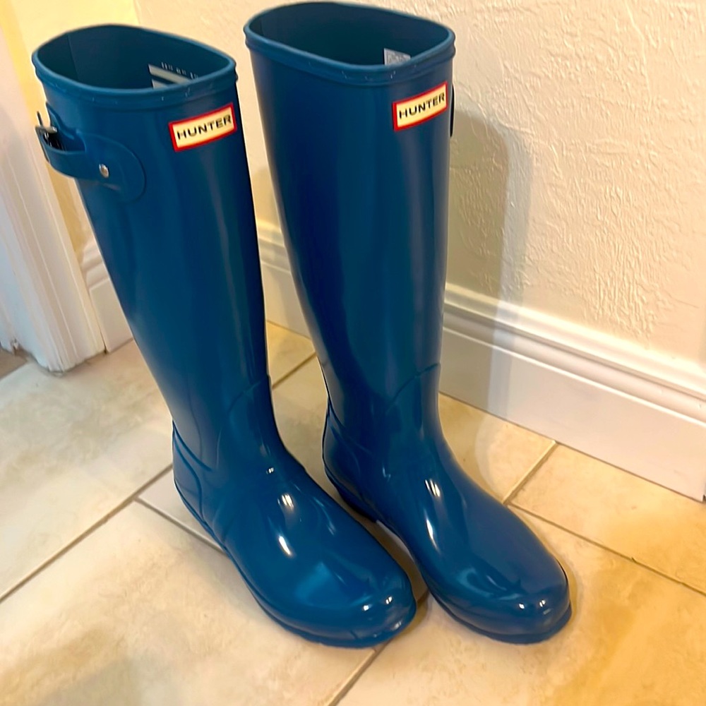 NWOT blue Hunter boots US 9